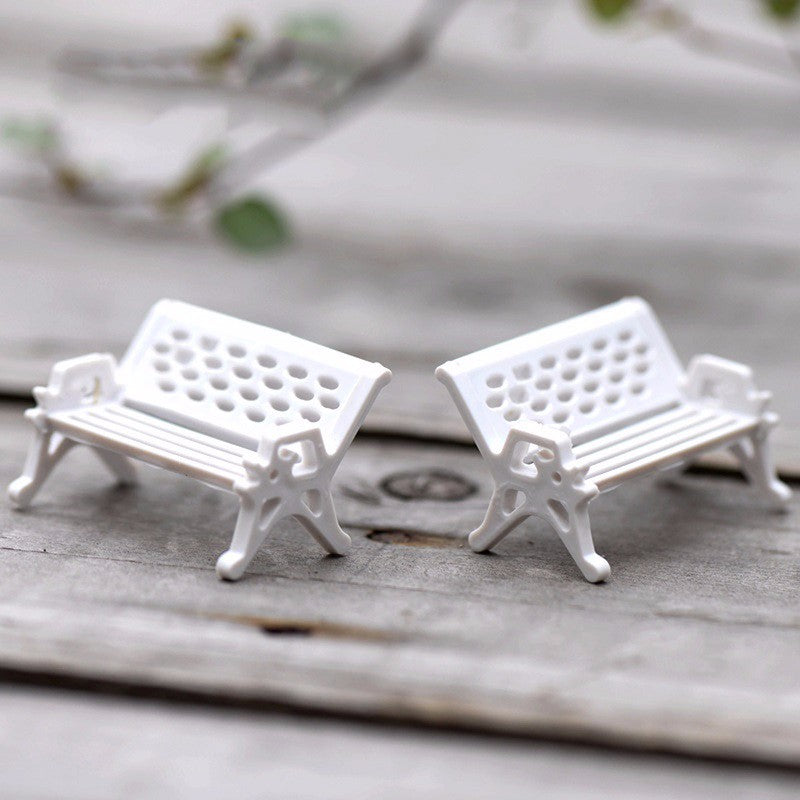 2 Mini White Garden Chair Ornaments - stilyo