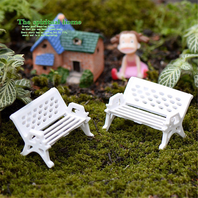 2 Mini White Garden Chair Ornaments - stilyo