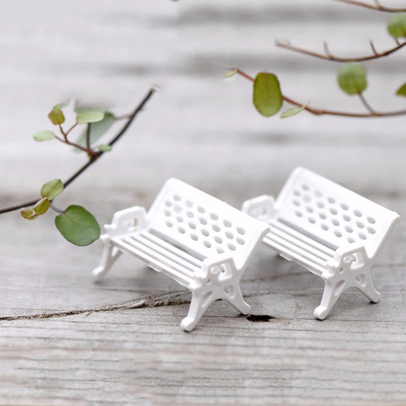 2 Mini White Garden Chair Ornaments - stilyo